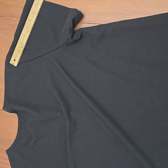 FIGSs Black Short Sleeve Tee Minimalist Design SZ L - Picture 7 of 7